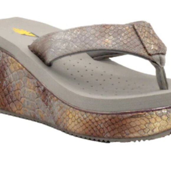 VOLATILE Frappachino Wedge Sandals Women’s 10 Metallic Snake Thong Slip-On NIB - Picture 1 of 7